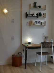 Bureau mobilier étagères chaise décorations panier luminaires Maison Madise Nantes